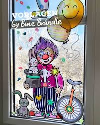 Witzige Bunte Clowns Zum Selber Ausmalen Und Gestalten Eine Tolle Bastelidee Fur Kinder Zum Gestalten Einer Fensterbilder Basteln Basteln Mit Kindern Basteln