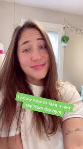 Erin Oravec's Instagram, Twitter & Facebook