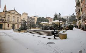Το άτυχο παιδί παρασύρθηκε διαδοχικά από δύο αυτοκίνητα που έκοψαν το νήμα της ζωής της. Entypwsiakes Eikones Apo Th Xionismenh Kerkyra Fwtografies H Ka8hmerinh