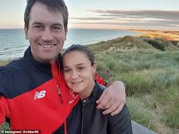 The two met at the brookwater golf club in brisbane. Inside Ash Barty S Relationship To Golf Pro Boyfriend Garry Kissick Daily Mail Online