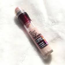 Makyaj Cantasinin En Sevileni Maybelline New York Age Rewind Desek Abartmis Olma Maybelline Concealer Makeup