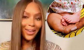 Valerie morris gave birth to naomi campbell in streatham, south london. R9kdorvorxqnmm