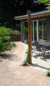 Rustikaler Privatgarten Mit Gartenteich Und Mauer Aus Naturstein Privatgarten Garten Gartenteich