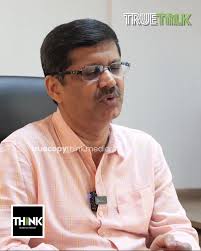 നായീന്റെ മോനേ' എന്ന പ്രയോഗം മാന്യതയുടെ അപ്പുറത്തുള്ള ഒന്നാണെങ്കിലും അത്  വിളിക്കുന്നത് മാമുക്കോയ ആണെങ്കില്‍ അതുവരെയില്ലാത്ത ഒരു അഴക് ആ ...