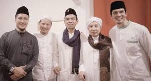 Abdul somad batubara, lc., d.e.s.a., ph.d., datuk seri ulama setia negara, atau lebih dikenal dengan ustaz abdul somad (bahasa arab: Tr5w7jajxcoq2m