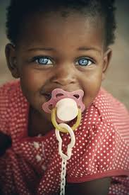 Black Babies Born White Then Turn Black In The 1730s A Seven Year Old English Girl Washed Up On The Shores Of West Africa And Was Adopted By Her Re Beautiful Children Beautiful Eyes Beautiful Babies