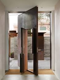 Saat diaplikasikan di ruangan, motif pintu kaca pun tampil menjadi pusat perhatian. 11 Inspirasi Gambar Pintu Pivot Untuk Buat Rumah Makin Modern