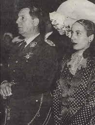 An der seite des putschisten juan perón stieg eva maría ibarguren alias evita 1945 nicht nur zur first lady argentiniens auf. Evita Ist Eine Sunderin Die Fur Das Volk Eine Heilige Geworden Ist Xtranews Die Andere Zeitung
