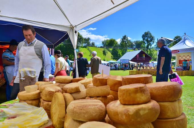 Festivalul Caşcavelei de la Valea Doftanei îşi aşteaptă vizitatorii la cea de-a 22-a ediţie