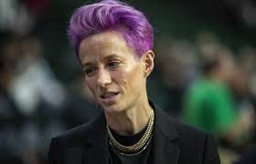 A stylized bird with an open mouth, tweeting. At White House Megan Rapinoe Says She S Been Disrespected And Dismissed Because I Am A Woman The Seattle Times