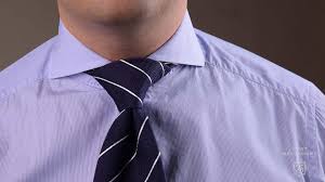 How to a tie a tie in the half windsor knot with our super easy (and mirrored) tutorial. How To Tie A Half Windsor Knot