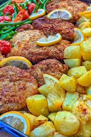 Wenn ihr liebhaber von ratatouille und gemüsepfannen seid, haben wir hier ein tolles gericht, um euch ein bisschen abwechslung in die küche zu bringen. Panierte Parmesan Hahnchenschnitzel Aus Dem Ofen Mit Gemuse Und Kartoffeln Instakoch De Rezept Hahnchen Schnitzel Hahnchenschnitzel Fleisch Gerichte