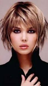 I capelli scalati 2022 sono una tendenza assoluta e, non a caso, molti dei tagli di capelli corti più belli dell'anno sono proprio sfilati e . 25 Ottime Idee Su Corto Sfilato Stili Di Capelli Corti Tagli Di Capelli Acconciature Per Capelli Corti