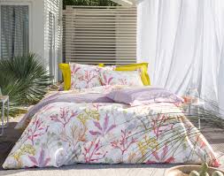 Choisissez la housse de couette dans la matière et la dimension qui vous conviendront le mieux. Linge De Lit Style Bord De Mer Motif Corail Becquet Creation Becquet
