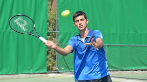 Tomás barrios respira aliviado en londres luego de su victorioso debut en las clasificaciones de barrios, hoy 210° de la atp, ratificó la preclasificación que obtuvo en los juegos panamericanos de. El Tenista Chileno De 18 Anos Que Ha Escalado 327 Puestos Y Por El Que Apuesta Marcelo Rios Emol Com