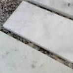 Elegância em três versões únicas de mármore branco., No vídeo de hoje,  apresentamos opções que unem beleza, qualidade e versatilidade para  diferentes estilos de projeto:, • Branco Cintilante – ...