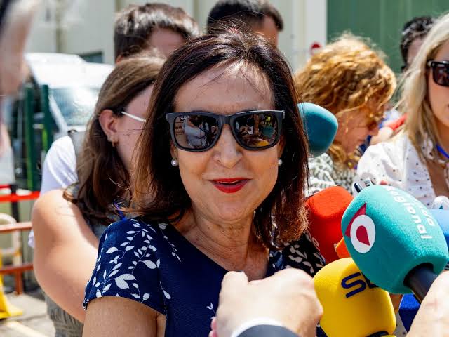 Margarita Robles pide retrasar su comparecencia en el Senado para  prepararla "con más rigor y detalle"