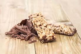Barres De Cereales A L Avoine Noisettes Banane Et Chocolat Au Thermomix Recette En 2020 Alimentation Barre De Cereales Recette Barre De Cereales