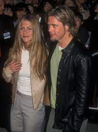 Aniston ile pitt, birkaç ay önce fast times ridgemont high adlı yapımın okumaları sırasında bir araya gelmişlerdi. Photos Fashion S Finest Wore Matching Jackets Brad Pitt Jennifer Aniston Brad Pitt And Jennifer Jennifer Aniston Style