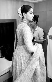 Sonam is bollywood royalty with immense support in the indian film fraternity. Dg7b6pjrv2 5gm