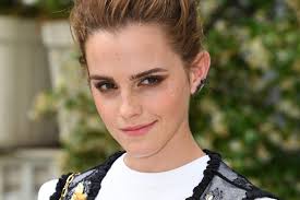 She moved to oxfordshire when she was five, where she attended the dragon school. Emma Watson Knutscht Ihren Freund Von Wegen Single Gala De