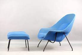 The knoll saarinen womb chair reflects eero saarinen's desire to create a modern lounge chair that derived its comfort from its shape—not its cushioning. Vintage Womb Stuhle Von Eero Saarinen Fur Knoll Inc Knoll International 2er Set Bei Pamono Kaufen