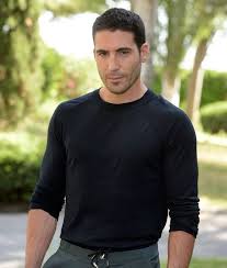 También ha aparecido en otras series como motivos personales o alakrana. Miguel Angel Silvestre Sobre El Final De Velvet Estoy Grabando Un Desenlace Pero Hay Historia Para Otra Temporada