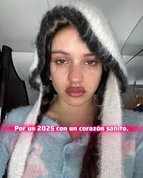 Por un 2025 más próspero girls.💘 @rosalia.vt