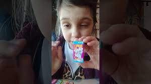 я открываю духи со вкусом розы и мини коробочки с жвачкой