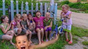 а мы и не скрываем что из деревни родом A Ya I Ne Skryvayu Chto Iz Derevni Rodom Chto Begala Po Luzham Ya V Detstve Bosikom Youtube