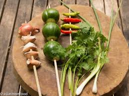 Rosten Von Gemuse In Laos Asia Street Food Original Authentische Asiatische Rezepte In 2020 Asiatische Rezepte Auberginen Aubergine Grillen