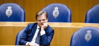 Hij is 17 jaar actief in de tweede kamer, 6407 dagen om precies te zijn. Ktkhzf W0c49rm