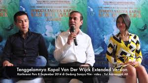 Sebelum ia pulang, beberapa kali hayati mengirimkan zainuddin permintaan keinginan buat membaca tenggelamnya kapal van der wijck (tkvdw) telah ada semasa putih biru, waktu itu lagi booming film titanic, jadi yaa. Film Tenggelamnya Kapal Van Der Wijck Extended Press Conference Youtube