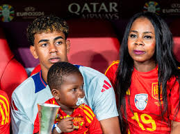 La emoción de la madre de Lamine Yamal al vivir el triunfo del futbolista  desde la grada