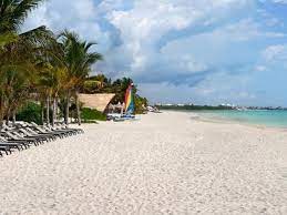 Surrounded by lush mangrove forests which are native to the yucatan peninsula, the hotel is located in an area of astonishing, scenic beauty. Catalonia Playa Maroma Beach Resort In Punta Maroma Playa Del Carmen Zum Tiefstpreis Buchen