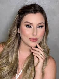 Arraste para o lado pra ver toda a delicadeza dessa make 😍 Modelo  @gabisenal