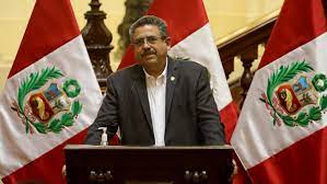 Francisco sagasti (dir.) é escoltado ao chegar para sua. Quien Es Manuel Merino El Nuevo Presidente De Peru Noticias Economicas Financieras Y De Negocios El Cronista