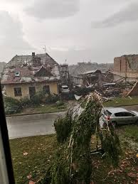 Na jihu moravy byla večera z obce konice u znojma pozorována výrazná tromba. Uekyciw7qplkam