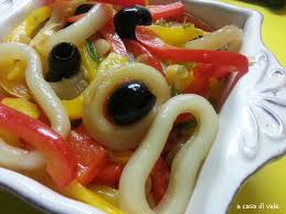 Un'insalata con calamari e funghi chiamati post è un piatto eccellente per chi osserva questo post. Insalata Di Verdure E Calamari A Casa Di Vale