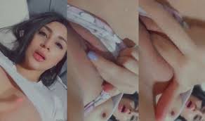 Martina Smith Exibindo Peitos E Socando Dedinhos Na Xoxota - Cnn Amador