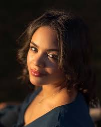 Lindsey Ackley's Instagram, Twitter & Facebook