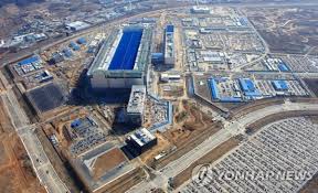 반도체 및 디스플레이 핵심 제조공정용 화학소재인 프로세스 케미컬은 각 공정의 수율에 절대적인 영향을 미치는 필수 화학소재로 이엔에프테크놀로지의 주력 분야입니다. ì‚¼ì„±ì „ìž í‰íƒ ë°˜ë„ì²´ ê³µìž¥ ê²½ì œì  ê°€ì¹˜ 166ì¡°ì› ìƒí™œ ê¸°ì‚¬ë³¸ë¬¸ í•œìŠ¤ê²½ì œ í•œêµ­ìŠ¤í¬ì¸ ê²½ì œ