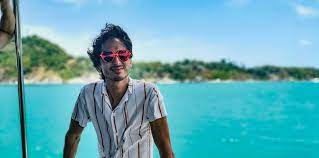 Sean lee jia ern (lahir 17 ogos 1994), juga dikenali sebagai sean lje merupakan seorang personaliti youtube, pengacara dan pelakon lelaki yang sinonim dengan aksi komedi di malaysia. Sean Lee Davies On Creating A Better World Through Transformative Travel Wanderluxe