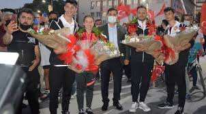 Haftalık vaka sayısı 4 binlere dayandı manisa'nın her tarafında kırmız alarm. Manisa Haber Ajansi Manisa Haberleri Manisa Haber Manisa