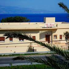 La struttura casa di riposo l'isola azzurra situata in via santa cecilia, 101 messina è una casa di riposo per ospiti almeno parzialmente autosufficienti. Casa Di Riposo Per Anziani A Messina Villa Aurora