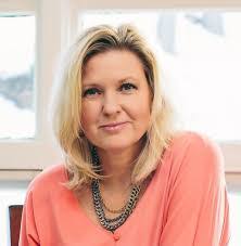 Jennifer Dawn's Instagram, Twitter & Facebook