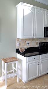 Benjamin Moore Paint Nantucket Gray Appears Light In This Photo I Think Black Granite Is Just Too St Beige Tile Kitchen Beige Tile Kitchen Floor Beige Tile