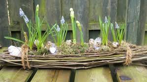 Schone Naturliche Osterdeko Fur Draussen Von Leonie Fruhlings Dekoration Fruhlingsblumen Osterdeko