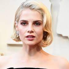 This hairdo looks great on all face shapes. 30 Modern Ways To Wear 50s Hair