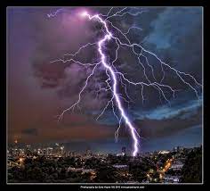 Beautiful But Deadly Sydney Summer Lightning Storm Less Than 1km Away Glebe 2037 Lightning Storm Wild Weather Lightning